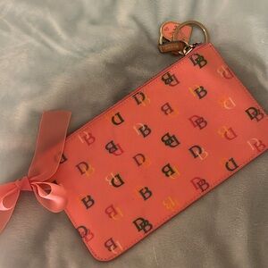 Dooney Bourke
Pink wallet with keychain